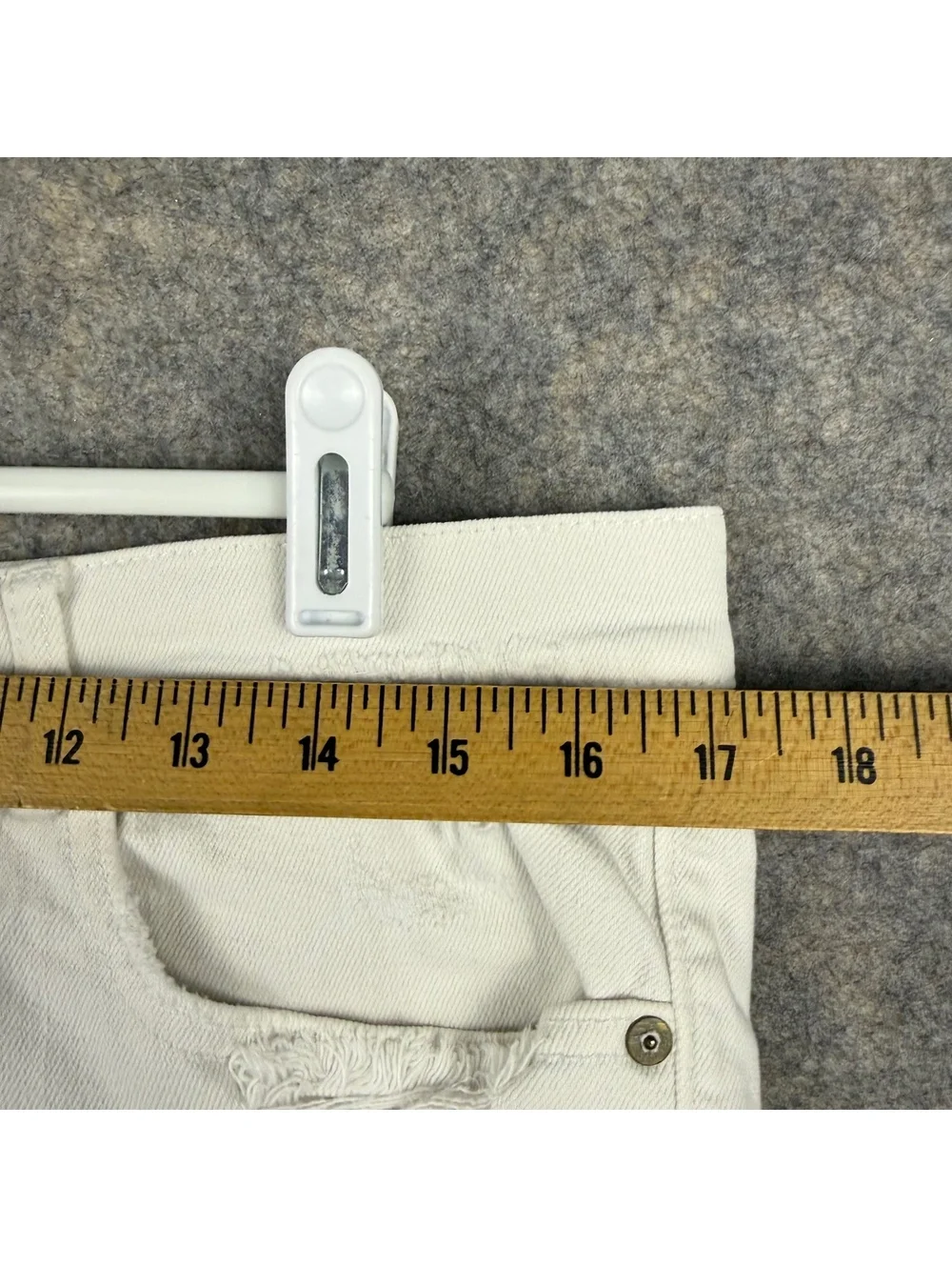 Abercrombie & Fitch White Distressed Denim Booty Shorts Size 10 Waist 30 2” 871